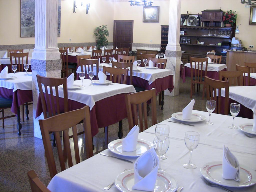 Apartahotel Los Hermanos Ocana  Bagian luar foto